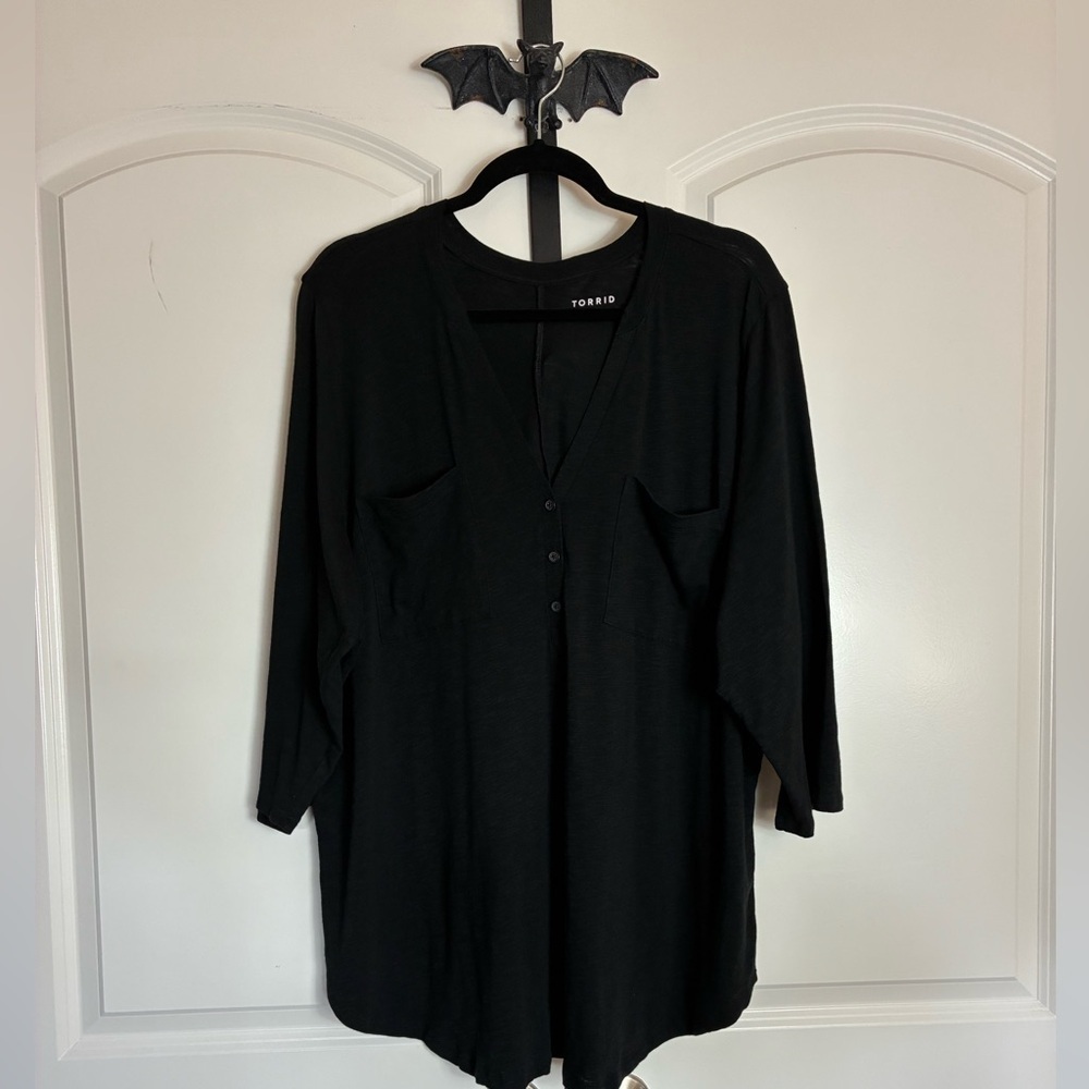 Torrid Black Top V-Neck 3/4 Sleeve, Pocket, Stretch, Soft, Size 3X
